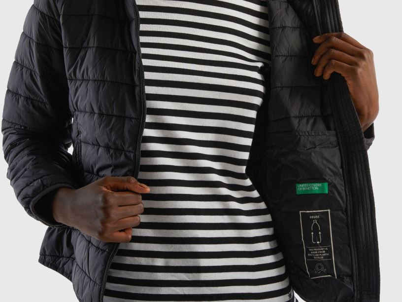 Πουφερ μπουφάν με ανακυκλωμένη βάτα J8TLD258 Benetton γυναίκες μαύρος