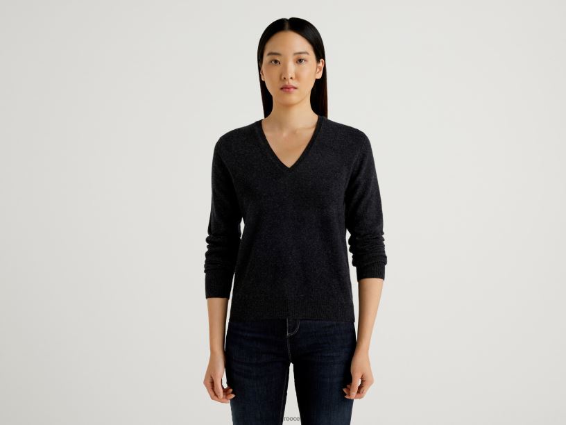 Πουλόβερ με λαιμόκοψη σε γκρι ανθρακί από καθαρό μαλλί μερινό J8TLD168 Benetton γυναίκες σκούρο γκρίζο