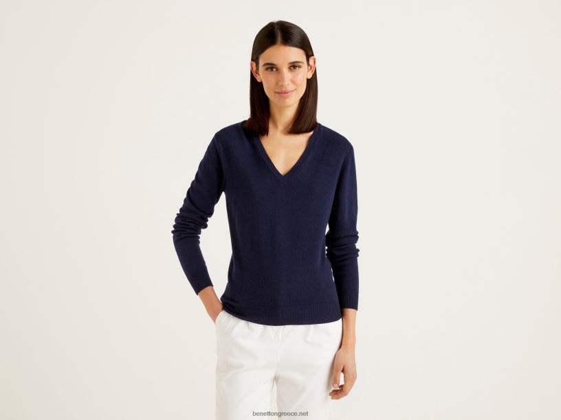 Σκούρο μπλε πουλόβερ με λαιμόκοψη σε καθαρό μαλλί μερινό J8TLD3622 Benetton γυναίκες σκούρο μπλε