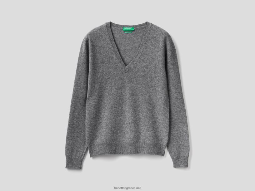 γκρι πουλόβερ με λαιμόκοψη σε αγνό μαλλί μερινό J8TLD3696 Benetton γυναίκες γκρί