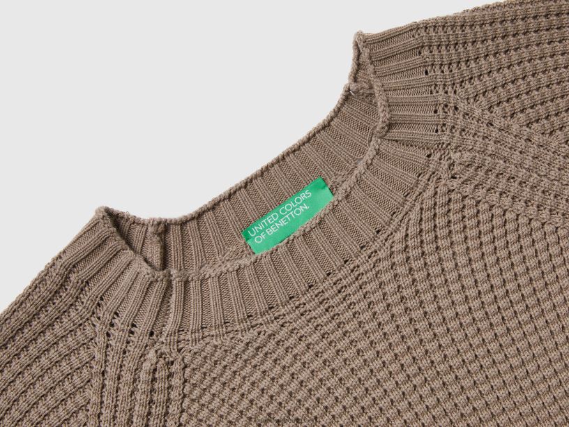 Πουλόβερ με λαιμόκοψη από 100% βαμβάκι J8TLD4405 Benetton άνδρες γκρι περιστεριού