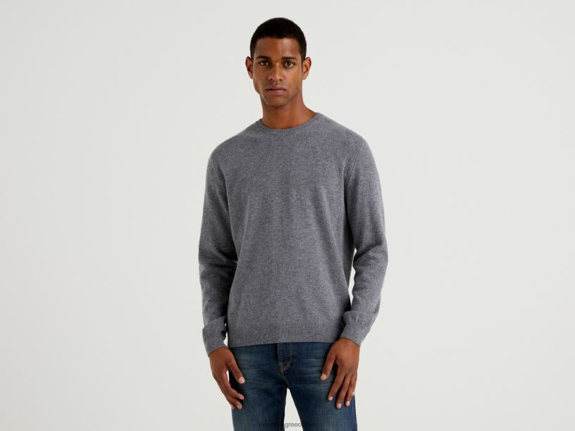 Σκούρο γκρι πουλόβερ με λαιμόκοψη από καθαρό μαλλί μερινό J8TLD1156 Benetton άνδρες σκούρο γκρίζο
