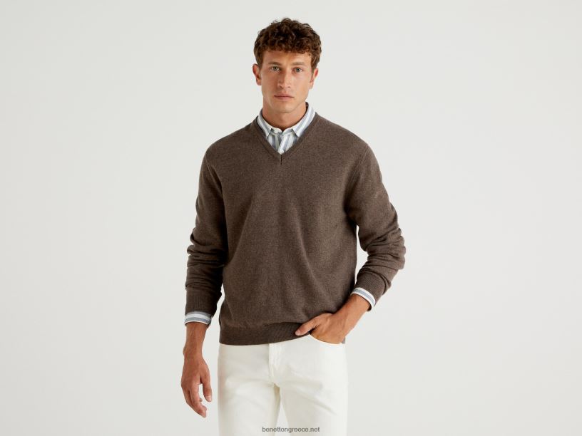 καφέ πουλόβερ με λαιμόκοψη σε αγνό μαλλί μερινό J8TLD6039 Benetton άνδρες καφέ