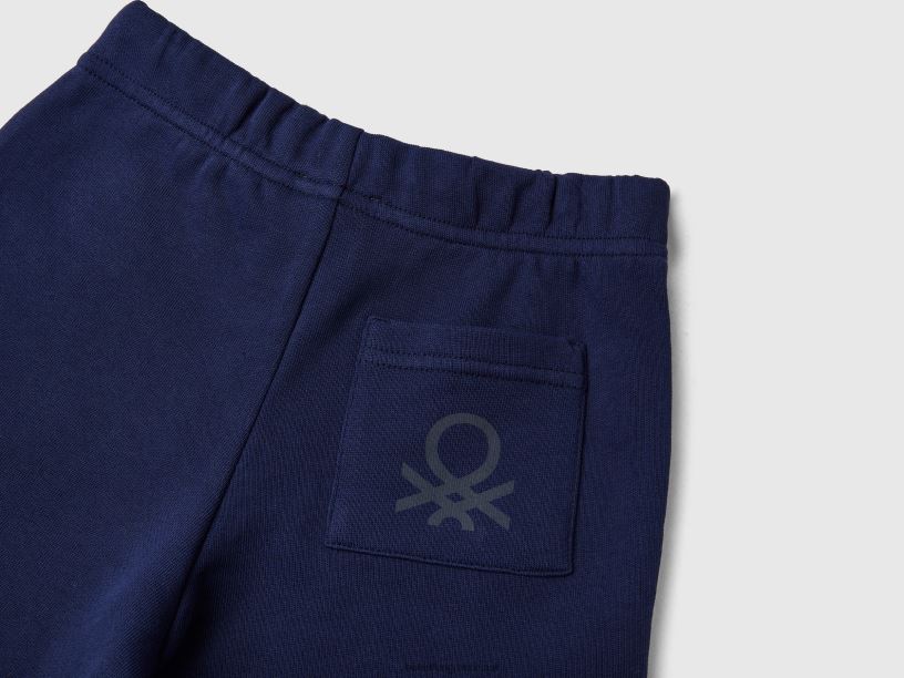 βερμούδες από 100% οργανικό βαμβάκι J8TLD2316 Benetton παιδιά σκούρο μπλε