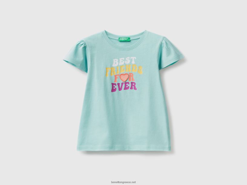 μπλουζάκι με γκλίτερ στάμπα και patch J8TLD2839 Benetton παιδιά aqua