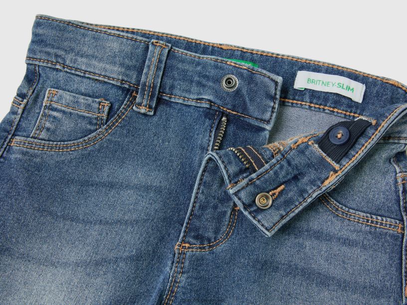 τζιν με λεπτή εφαρμογή με πέντε τσέπες J8TLD5725 Benetton παιδιά σκούρο μπλε
