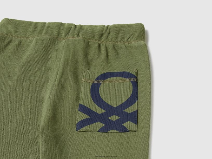 Φούτερ από 100% βαμβάκι J8TLD1938 Benetton παιδιά στρατιωτικό πράσινο