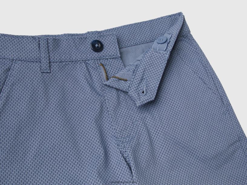 σορτς με μικρο μοτίβο σε λεπτή εφαρμογή J8TLD1991 Benetton παιδιά μπλε της αεροπορίας